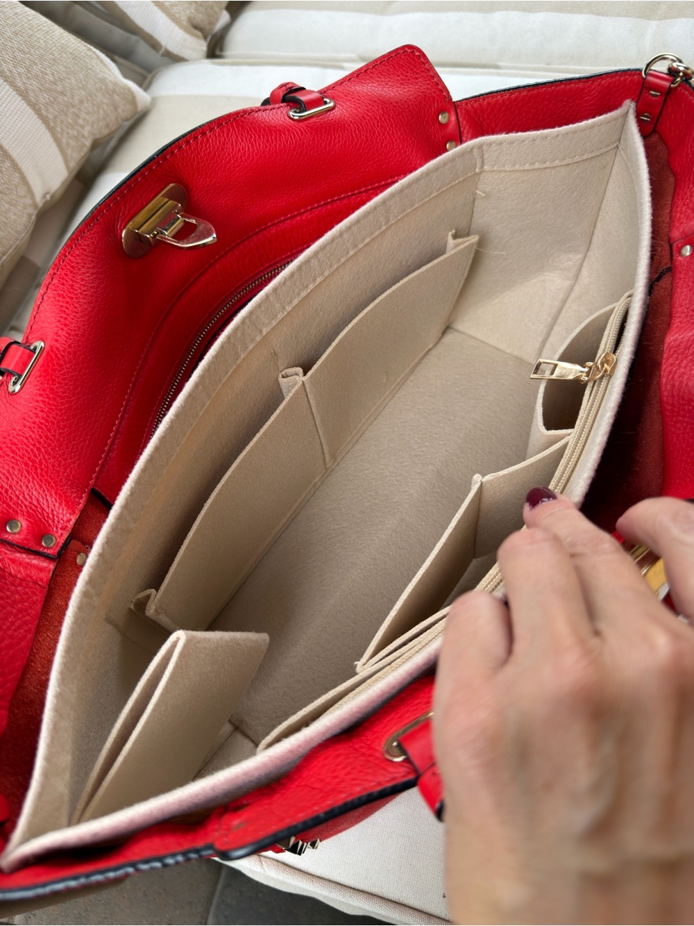 VALENTINO GARAVANI ROCKSTUD RED LEATHER Carryall Tote Bag w/ COA Stunning! - Picture 12 of 17